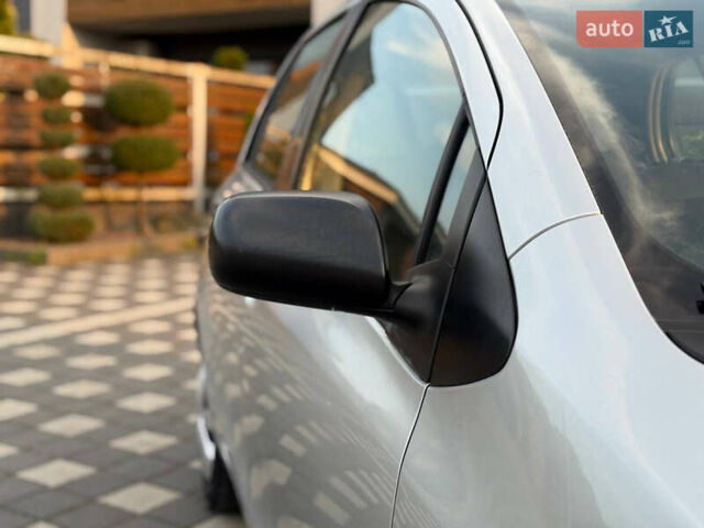 Серый Тойота Ярис, объемом двигателя 1 л и пробегом 230 тыс. км за 2999 $, фото 14 на Automoto.ua