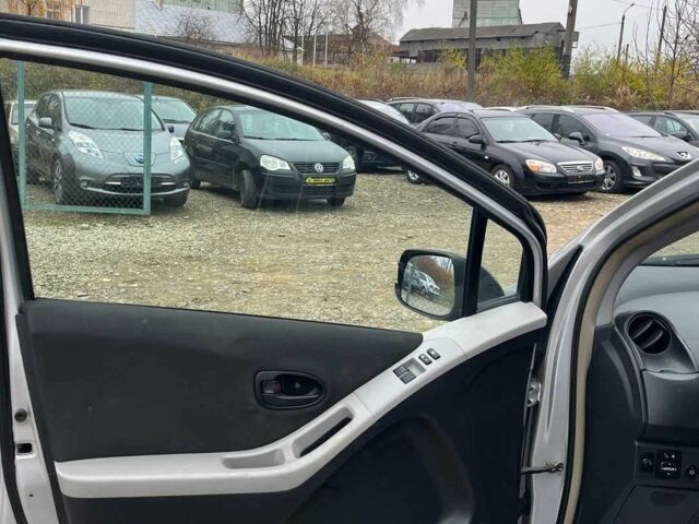 Серый Тойота Ярис, объемом двигателя 1 л и пробегом 230 тыс. км за 3450 $, фото 14 на Automoto.ua