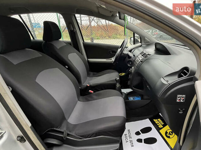 Серый Тойота Ярис, объемом двигателя 1 л и пробегом 230 тыс. км за 3450 $, фото 19 на Automoto.ua