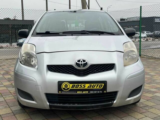 Серый Тойота Ярис, объемом двигателя 1 л и пробегом 230 тыс. км за 3450 $, фото 1 на Automoto.ua