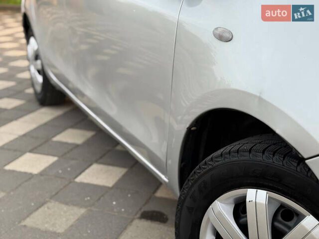 Серый Тойота Ярис, объемом двигателя 1 л и пробегом 230 тыс. км за 2999 $, фото 16 на Automoto.ua