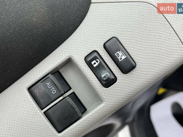 Серый Тойота Ярис, объемом двигателя 1 л и пробегом 230 тыс. км за 3450 $, фото 8 на Automoto.ua