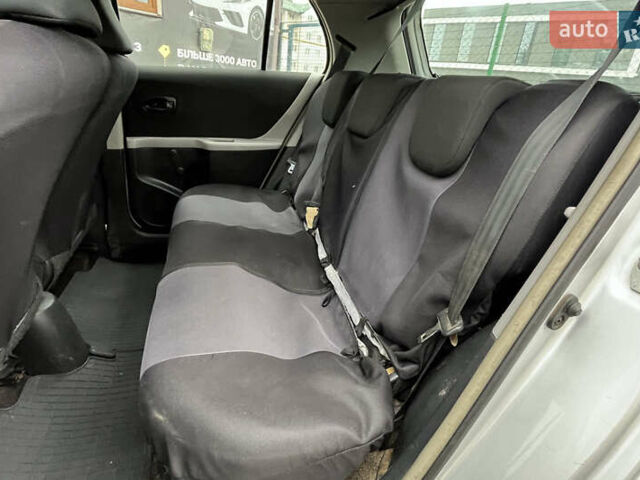 Серый Тойота Ярис, объемом двигателя 1 л и пробегом 230 тыс. км за 3450 $, фото 14 на Automoto.ua