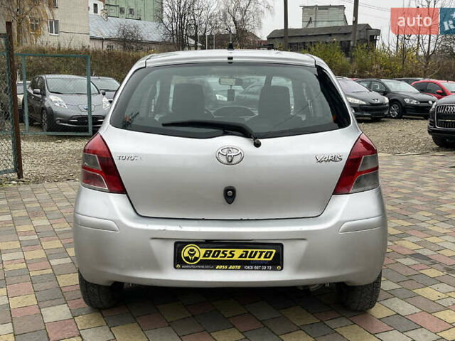 Серый Тойота Ярис, объемом двигателя 1 л и пробегом 230 тыс. км за 3450 $, фото 5 на Automoto.ua