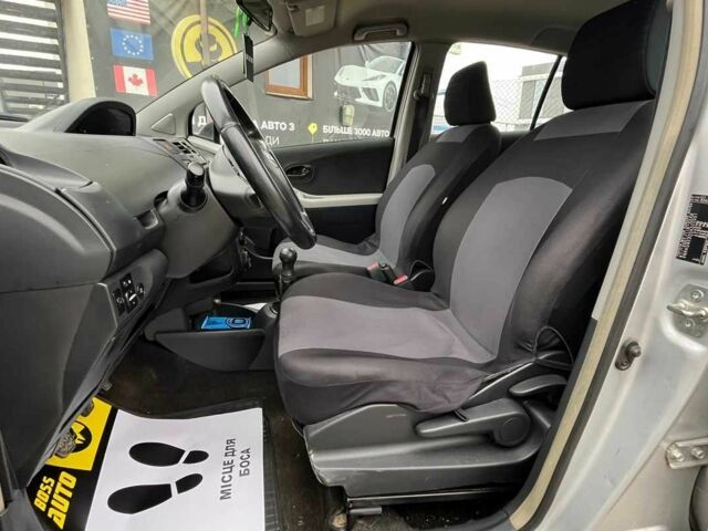 Серый Тойота Ярис, объемом двигателя 1 л и пробегом 230 тыс. км за 3450 $, фото 13 на Automoto.ua