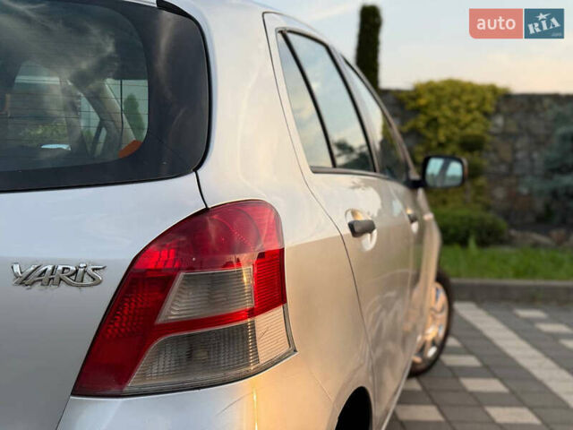 Серый Тойота Ярис, объемом двигателя 1 л и пробегом 230 тыс. км за 2999 $, фото 37 на Automoto.ua