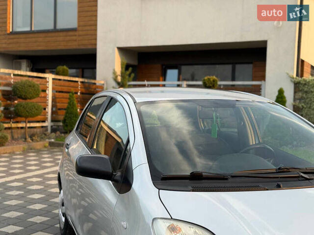 Серый Тойота Ярис, объемом двигателя 1 л и пробегом 230 тыс. км за 2999 $, фото 5 на Automoto.ua