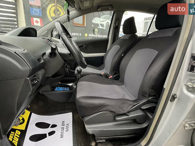 Серый Тойота Ярис, объемом двигателя 1 л и пробегом 230 тыс. км за 3450 $, фото 10 на Automoto.ua