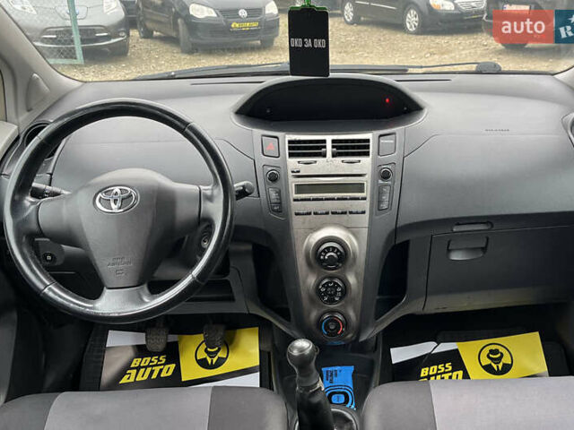 Серый Тойота Ярис, объемом двигателя 1 л и пробегом 230 тыс. км за 3450 $, фото 15 на Automoto.ua