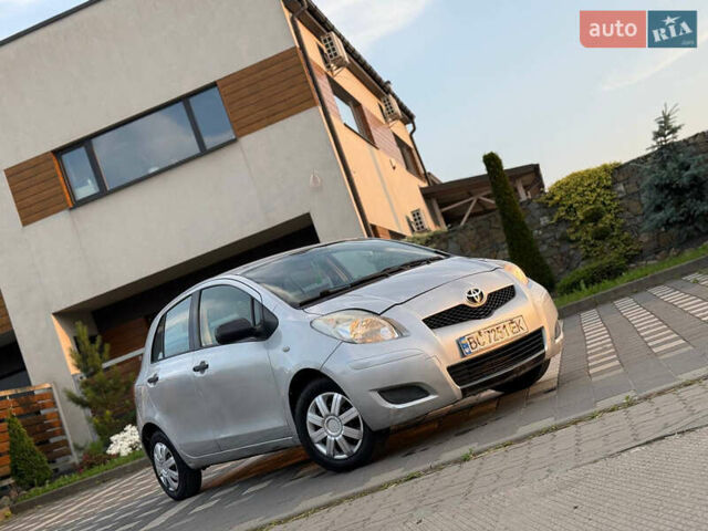 Серый Тойота Ярис, объемом двигателя 1 л и пробегом 230 тыс. км за 2999 $, фото 4 на Automoto.ua
