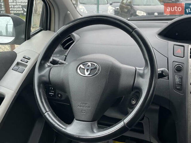 Серый Тойота Ярис, объемом двигателя 1 л и пробегом 230 тыс. км за 3450 $, фото 16 на Automoto.ua