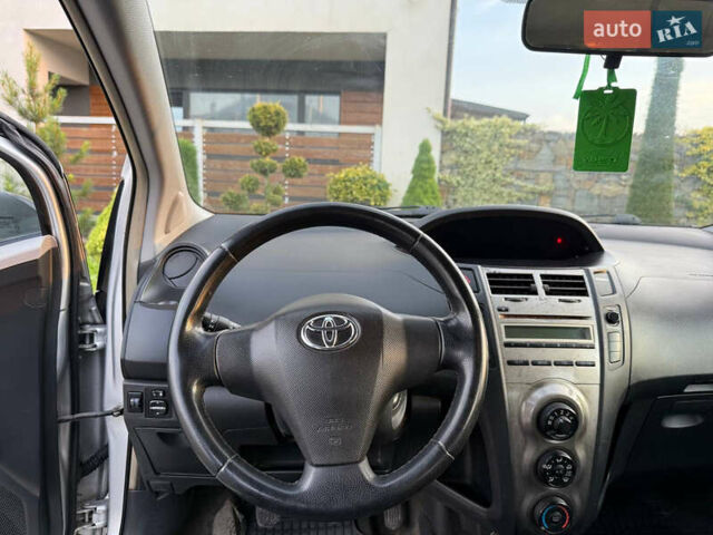 Серый Тойота Ярис, объемом двигателя 1 л и пробегом 230 тыс. км за 2999 $, фото 58 на Automoto.ua