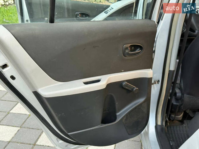 Серый Тойота Ярис, объемом двигателя 1 л и пробегом 230 тыс. км за 2999 $, фото 79 на Automoto.ua
