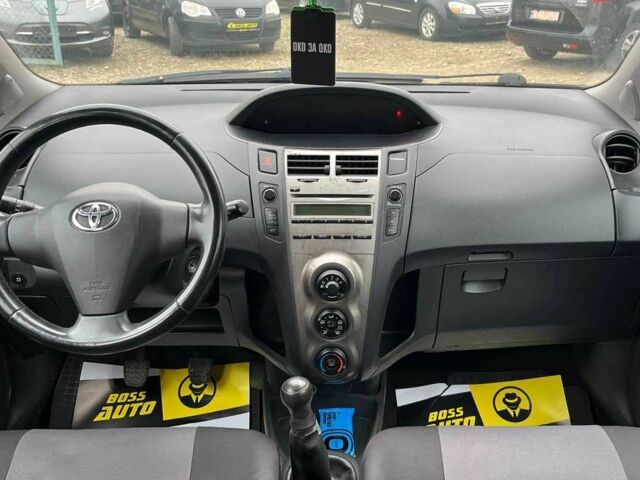 Серый Тойота Ярис, объемом двигателя 1 л и пробегом 230 тыс. км за 3450 $, фото 8 на Automoto.ua