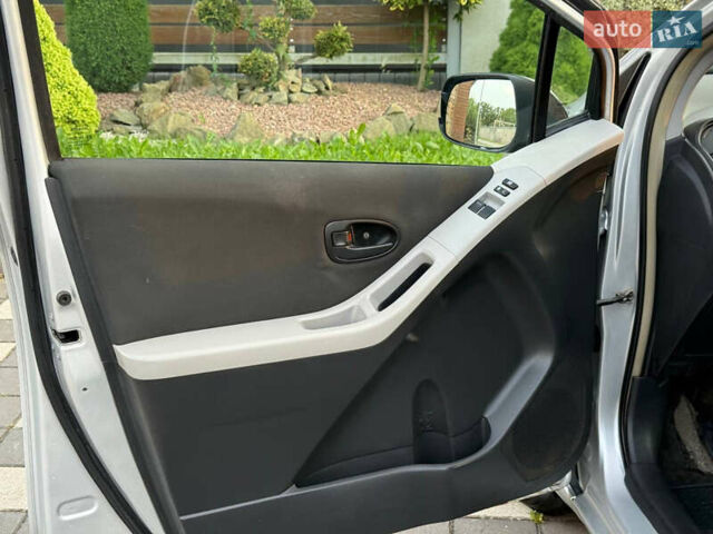 Серый Тойота Ярис, объемом двигателя 1 л и пробегом 230 тыс. км за 2999 $, фото 46 на Automoto.ua