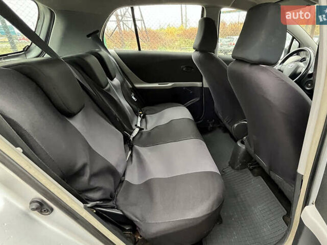 Серый Тойота Ярис, объемом двигателя 1 л и пробегом 230 тыс. км за 3450 $, фото 18 на Automoto.ua