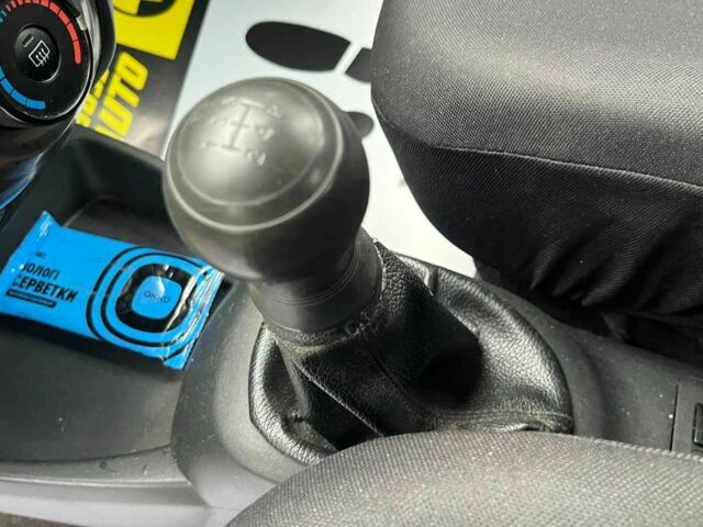 Серый Тойота Ярис, объемом двигателя 1 л и пробегом 230 тыс. км за 3450 $, фото 11 на Automoto.ua