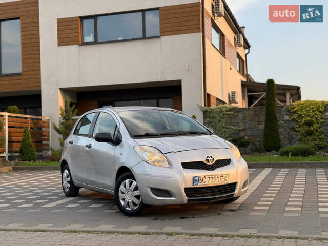 Серый Тойота Ярис, объемом двигателя 1 л и пробегом 230 тыс. км за 2999 $, фото 2 на Automoto.ua