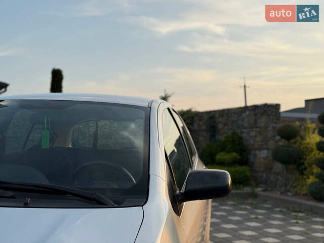 Серый Тойота Ярис, объемом двигателя 1 л и пробегом 230 тыс. км за 2999 $, фото 31 на Automoto.ua