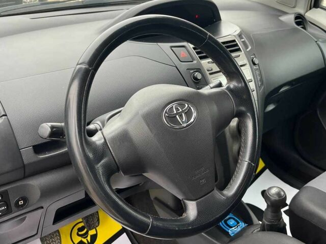 Серый Тойота Ярис, объемом двигателя 1 л и пробегом 230 тыс. км за 3450 $, фото 10 на Automoto.ua