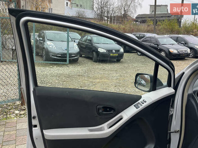 Серый Тойота Ярис, объемом двигателя 1 л и пробегом 230 тыс. км за 3450 $, фото 9 на Automoto.ua