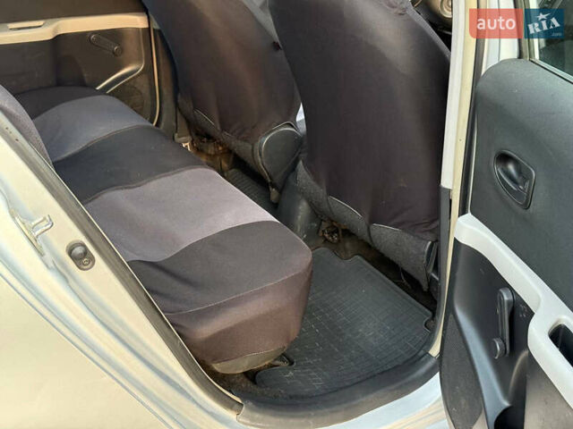 Серый Тойота Ярис, объемом двигателя 1 л и пробегом 230 тыс. км за 2999 $, фото 75 на Automoto.ua