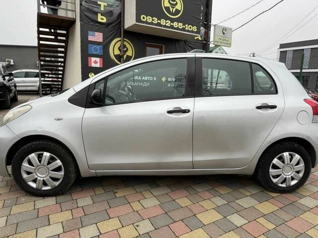 Серый Тойота Ярис, объемом двигателя 1 л и пробегом 230 тыс. км за 3450 $, фото 3 на Automoto.ua