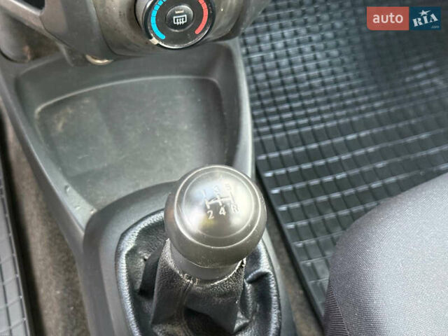 Серый Тойота Ярис, объемом двигателя 1 л и пробегом 230 тыс. км за 2999 $, фото 62 на Automoto.ua