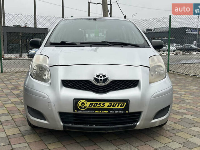 Серый Тойота Ярис, объемом двигателя 1 л и пробегом 230 тыс. км за 3450 $, фото 1 на Automoto.ua