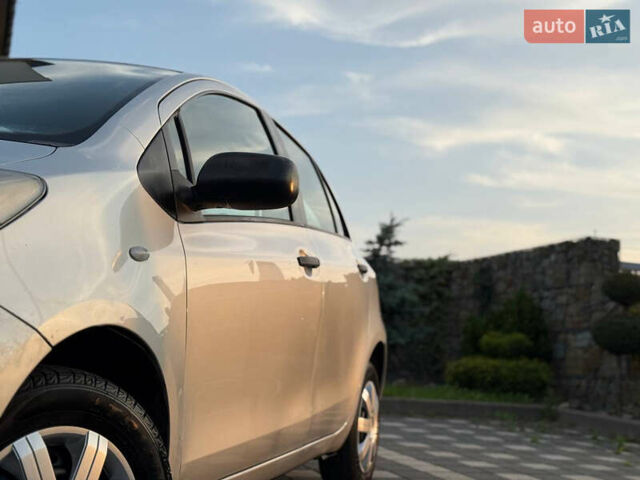 Серый Тойота Ярис, объемом двигателя 1 л и пробегом 230 тыс. км за 2999 $, фото 33 на Automoto.ua