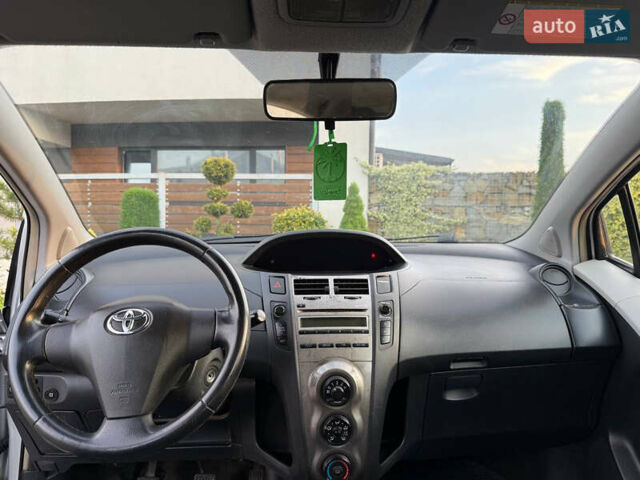 Серый Тойота Ярис, объемом двигателя 1 л и пробегом 230 тыс. км за 2999 $, фото 56 на Automoto.ua