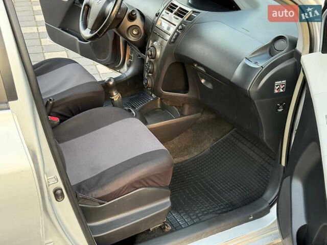 Серый Тойота Ярис, объемом двигателя 1 л и пробегом 230 тыс. км за 2999 $, фото 70 на Automoto.ua