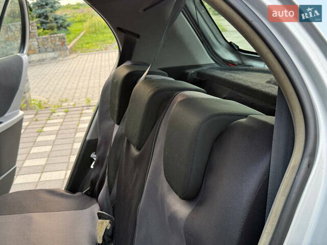 Серый Тойота Ярис, объемом двигателя 1 л и пробегом 230 тыс. км за 2999 $, фото 80 на Automoto.ua