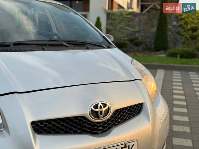 Серый Тойота Ярис, объемом двигателя 1 л и пробегом 230 тыс. км за 2999 $, фото 13 на Automoto.ua