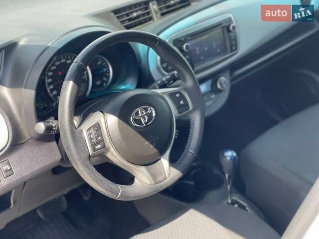 Серый Тойота Ярис, объемом двигателя 1.5 л и пробегом 175 тыс. км за 10650 $, фото 1 на Automoto.ua