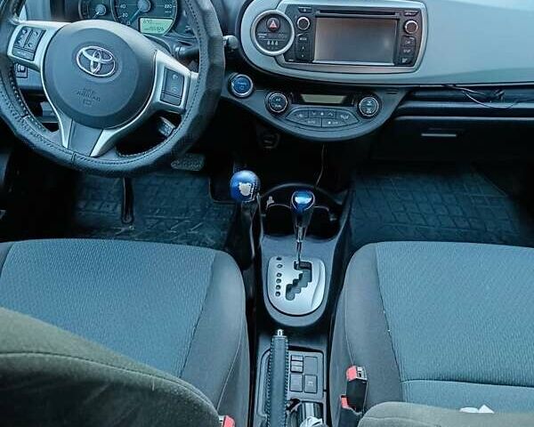 Сірий Тойота Яріс, об'ємом двигуна 1.5 л та пробігом 216 тис. км за 10000 $, фото 9 на Automoto.ua