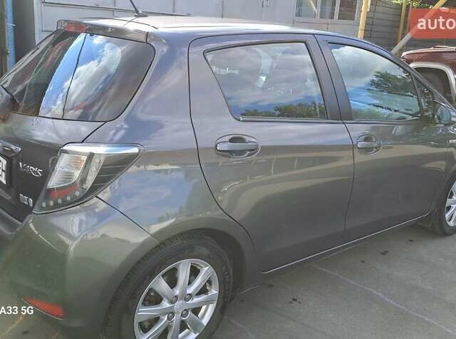 Сірий Тойота Яріс, об'ємом двигуна 1.5 л та пробігом 216 тис. км за 10000 $, фото 15 на Automoto.ua