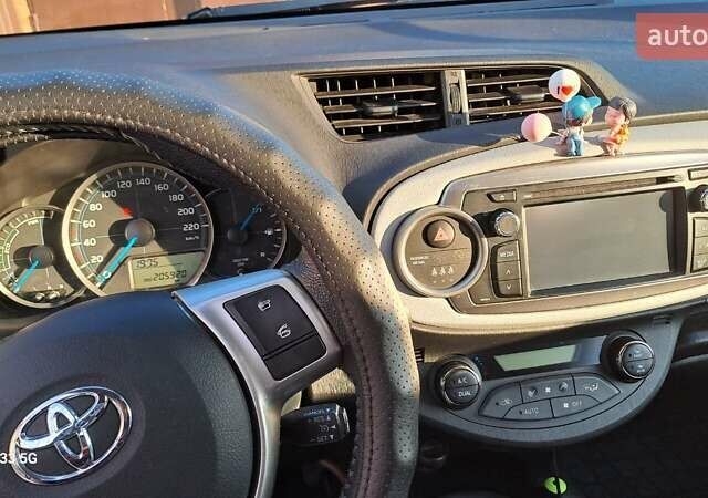 Сірий Тойота Яріс, об'ємом двигуна 1.5 л та пробігом 216 тис. км за 10000 $, фото 7 на Automoto.ua