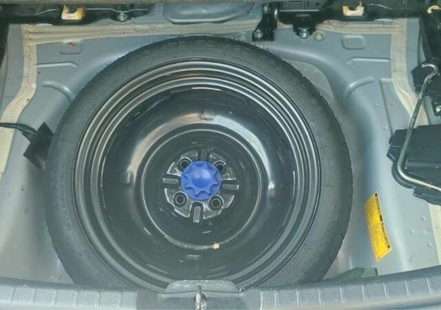 Серый Тойота Ярис, объемом двигателя 0 л и пробегом 74 тыс. км за 8500 $, фото 5 на Automoto.ua