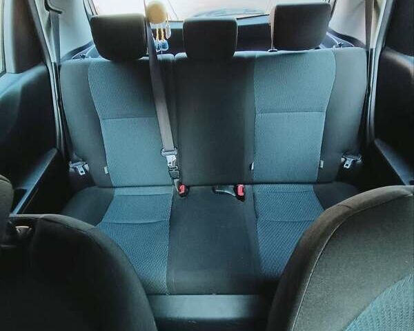 Сірий Тойота Яріс, об'ємом двигуна 1.5 л та пробігом 216 тис. км за 10000 $, фото 1 на Automoto.ua