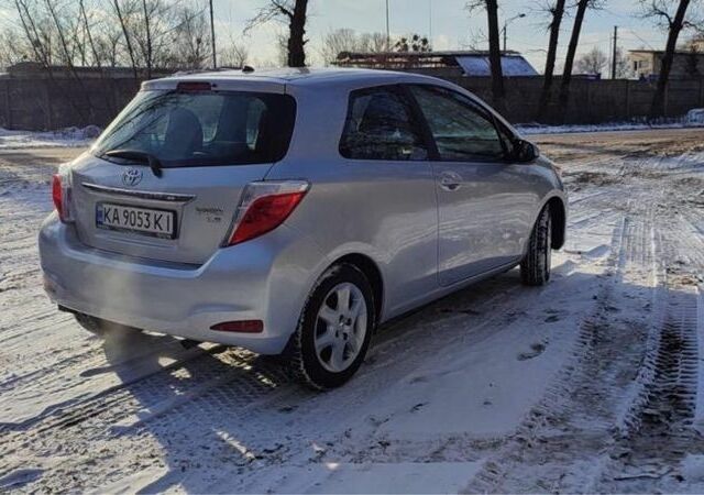 Серый Тойота Ярис, объемом двигателя 0 л и пробегом 74 тыс. км за 8500 $, фото 3 на Automoto.ua