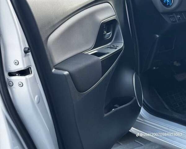 Серый Тойота Ярис, объемом двигателя 1.5 л и пробегом 220 тыс. км за 10200 $, фото 1 на Automoto.ua