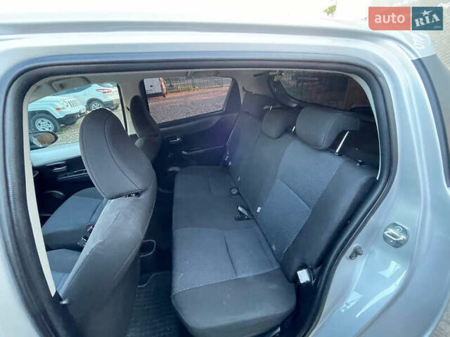 Серый Тойота Ярис, объемом двигателя 1.5 л и пробегом 140 тыс. км за 11000 $, фото 16 на Automoto.ua