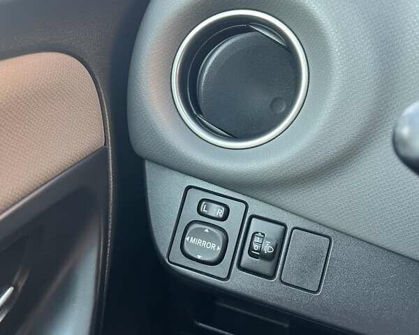 Серый Тойота Ярис, объемом двигателя 1.5 л и пробегом 89 тыс. км за 14499 $, фото 3 на Automoto.ua