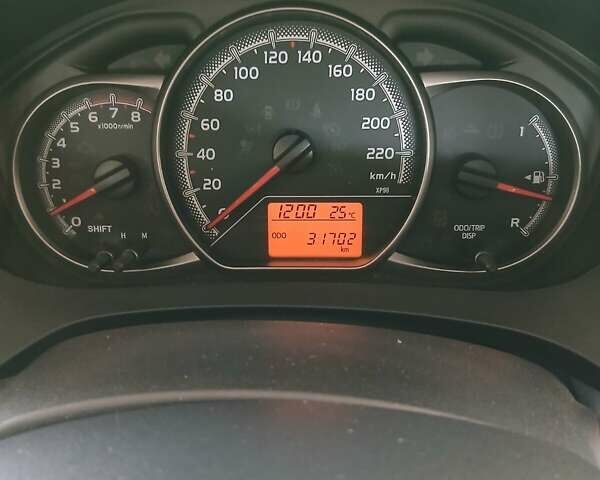 Серый Тойота Ярис, объемом двигателя 1.3 л и пробегом 32 тыс. км за 11700 $, фото 3 на Automoto.ua