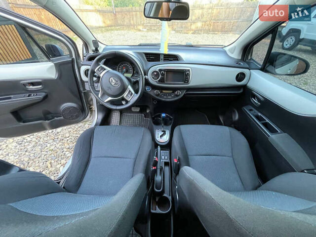 Серый Тойота Ярис, объемом двигателя 1.5 л и пробегом 140 тыс. км за 11000 $, фото 13 на Automoto.ua