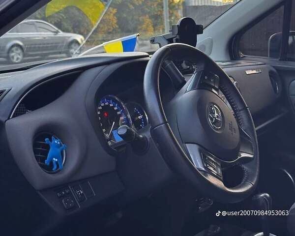 Серый Тойота Ярис, объемом двигателя 1.5 л и пробегом 220 тыс. км за 10200 $, фото 3 на Automoto.ua