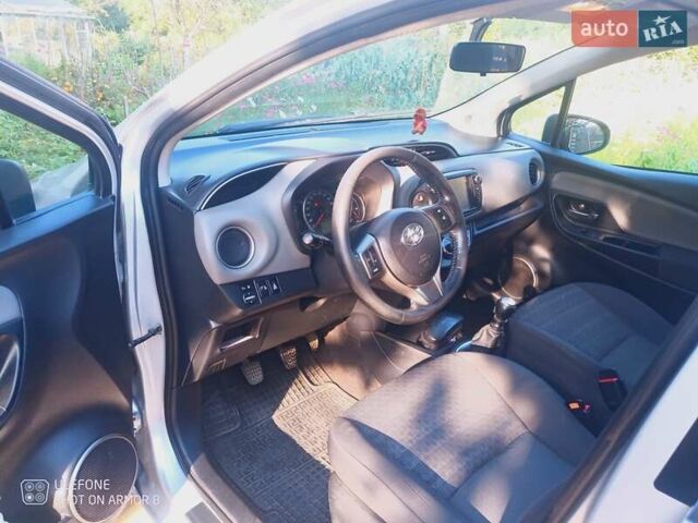 Серый Тойота Ярис, объемом двигателя 1.36 л и пробегом 246 тыс. км за 8200 $, фото 6 на Automoto.ua
