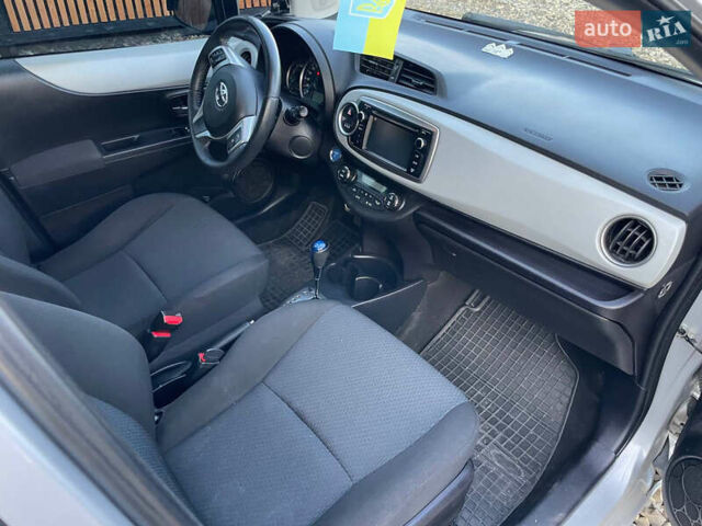 Серый Тойота Ярис, объемом двигателя 1.5 л и пробегом 140 тыс. км за 11000 $, фото 14 на Automoto.ua