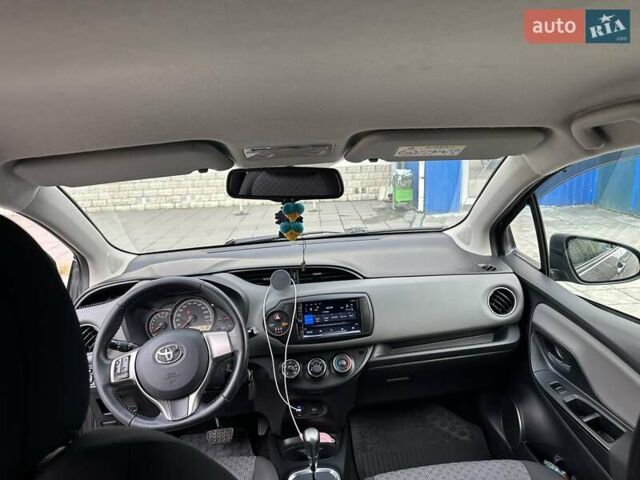 Серый Тойота Ярис, объемом двигателя 1.33 л и пробегом 166 тыс. км за 10500 $, фото 21 на Automoto.ua
